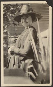[ポーチの女] 作： Louis Fleckenstein