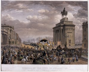 1852年11月18日、1853年11月18日にウェリントン公爵（1769-1852）の葬儀車がアプスリーハウスのアーチウェイを通過