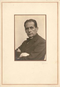 ウォルターグロピウス1883〜1969年、1920年代初頭。 作： Louis Held