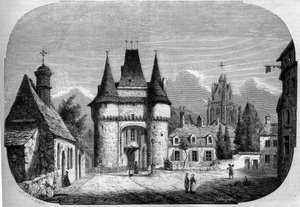 建築：サン・ジュリアン門（1460-1483）の眺め、背景にはゴシック様式のノートルダム・デ・マレ教会（1450-1623）の眺め。ラ・フェルテ・ベルナール、サルト (72) 作： Louis Moullin