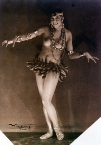 ジョセフィン・ベイカーとバナナ。 1920年代。 Lucien Walery (1863-1935) による写真。 作： Louis Walery