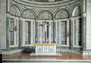 大理石のアプスとテラコッタ製のクルシフィクス 作： Luca Della Robbia