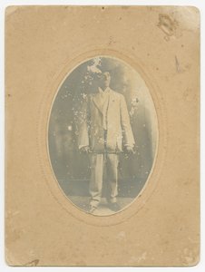 男性の写真、1910年頃 作： Lucius Harper