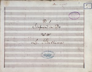 ルートヴィヒ・ヴァン・ベートーヴェン作曲「交響曲第1番ハ長調 op.21」の楽譜の最初のページ。 作： Ludwig van Beethoven