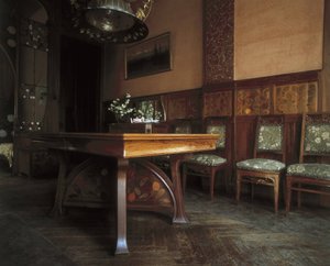 ダイニングルーム、カサ・ナバ（1901-1907）、レウス - ドメネク・イ・モン タネール、リュイス（1850-1923）。ナバ邸。1901-1907.スペイン.レウス.ナバス・ハウス。ガスパル・ホマール・イ・メスキーダの家具が置かれたダイニングルーム。モダニズム。建築。 作： Luis Domenech i Montaner