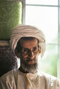 オマーンのサイーク高原に住むサイーク族の男性の肖像画。