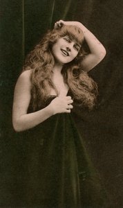 女性、1918年生まれ。