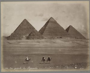 ギザのミケリノス、シェフレン、ケオプスのピラミッドの眺め Vue générale des Pyramides (オブジェクトのタイトル) 作： Maison Bonfils