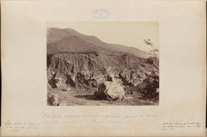 不規則なブロックを示すレッドゲート氷河地層の切り口の詳細調査 作： マーク・フェレス