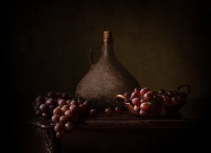 黒いブドウの静物画 作： Margareth Perfoncio