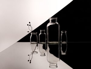 優雅なガラスの反射 作： Margareth Perfoncio
