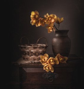 ムーディ・イエロー・オーキッド 作： Margareth Perfoncio