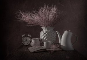 静かなティータイム 作： Margareth Perfoncio