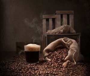 温かいコーヒーの静物画 作： 