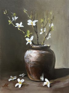 素朴な花瓶と白い花 作： Marina Kozyr