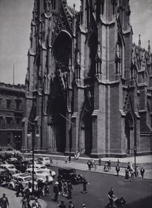 マンハッタン: 聖パトリック大聖堂 (白黒写真) 作： Mario Bucovich