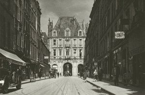 パリ: Rue de Birague (白黒写真) 作： Mario Bucovich