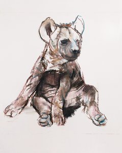 ハイエナパップ（おすわり）、2019年 作： Mark Adlington