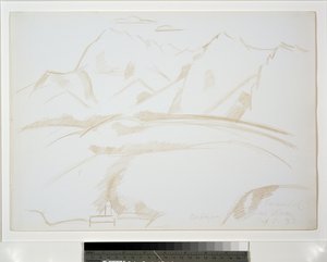 教会の尖塔を前景にした山の風景
