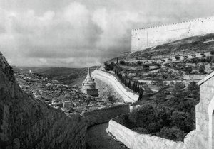 1937年のエルサレムの壁近くのユダヤ人の埋葬地 作： Martin Hurlimann