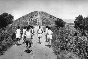 1937年、ギリシャのマラソンの古墳。 作： Martin Hurlimann