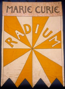 マリー・キュリー、ラジウム」、バナー、1908年 作： Mary Lowndes