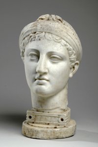 ギリシャの女性の胸像（大理石）（876113も参照） 作： Mary Thornycroft