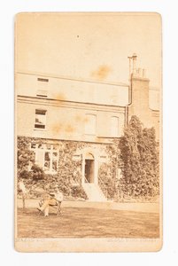 裏面にトーマス・カーライルのサイン入りのガズヒルの写真を見せているカルテ・ド・ビジター 作： Mason and Co.