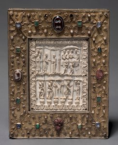 本の形をした聖骨箱、c.1000 作： Master of the Registrum Gregorii
