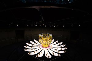Equinox, 2021 (アクリル、電気回路、油圧、ラッカー、モーター、塗装、再生樹脂、スチール)