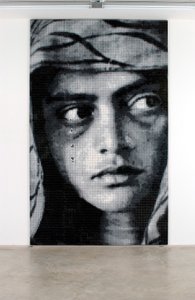 マドンナ, 2001 (セラミックタイル、セメント、木)