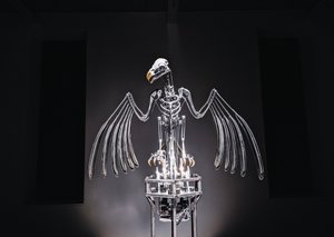 ナーヴラック、2019年（アセタール、アクリル、アルミニウム、真鍮、電気回路、塗装、PVC、樹脂、サーボモーター、スチール） 作： マット・コリショー
