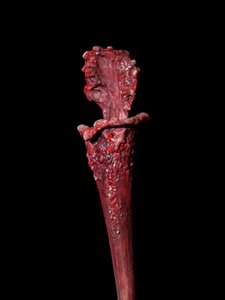 Venal Muse, Fenside, 2012 (レジン、エナメルペイント、木、ガラス、スチール) 作： マット・コリショー