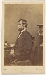 [エイブラハム・リンカーンは横顔で座っている] 作： Mathew B. Brady