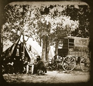 カルペパーコートハウスのフィールドにあるニューヨークヘラルドの本部、1863 作： Mathew B. Brady