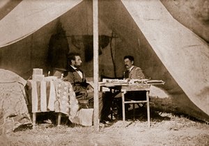 リンカーン大統領とマクレラン将軍の間のアンティエタムでの最後のインタビュー、1862 作： Mathew B. Brady