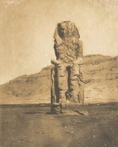 1849-50年にテーベで作られたアメノフィス3世のモノリシック・コロサス。 作： Maxime Du Camp