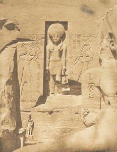 アブーセンビルの大スペオスの入り口の装飾 神フレが供物を受け取っている（1850年3月