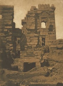 テーベのメディネト-ハブ宮殿のラメセス-マイヤムンのギネカエの側部ファサード、1849-50年。 作： Maxime Du Camp
