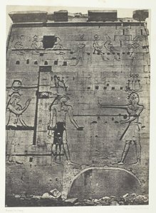 フィロエのイシス大神殿、第二塔門、ヌビア、184951年、1852年印刷。 作： Maxime Du Camp