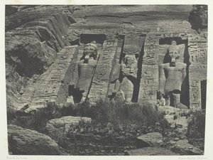 ヌビア、ハトホル・スペオスの南部、イプサンブル、184951年、1852年印刷。 作： Maxime Du Camp