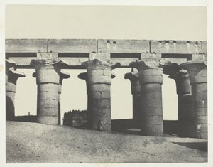 ルクソール、宮殿の大列柱廊、テーベ、184951年、1852年印刷。 作： Maxime Du Camp
