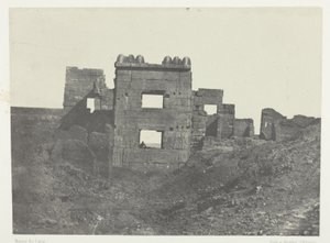 Medinet-Habou、Gynécée de Ramsès-Mèiamoun の東側ファサード。 テーベ 作： Maxime Du Camp