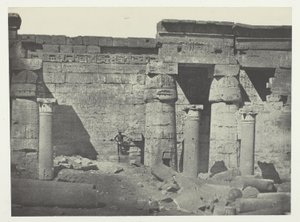 Medinet-Habou、Ramses-Méiamoun の宮殿のペリスタイル。 テーベ 作： Maxime Du Camp