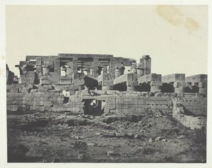 カルナック宮殿、ハイポスタイル ホールの南入口、テーベ、184951 年、1852 年に印刷。 作： Maxime Du Camp