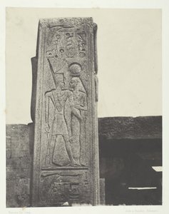カルナック宮殿、花崗岩の聖域の前の柱、テーベ、184951年、1852年印刷。 作： Maxime Du Camp