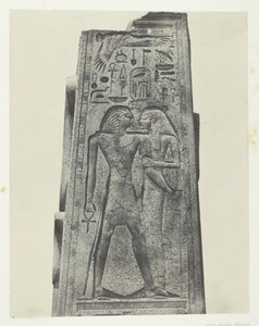 カルナック宮殿、花崗岩の聖域の前の柱、テーベ、184951年、1852年印刷。 作： Maxime Du Camp