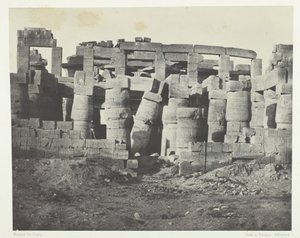 カルナック宮殿、北からの多柱室、テーベ、184951年、1852年印刷。 作： Maxime Du Camp