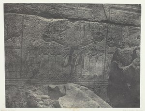 カルナック宮殿、花崗岩の聖域の外壁彫刻、テーベ、184951年、1852年印刷。 作： Maxime Du Camp