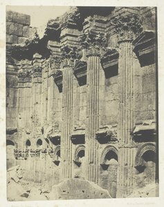 バールベック・ヘリオポリスのジュピター神殿、ナオスの内部、シリア、184951年、1852年印刷。 作： Maxime Du Camp